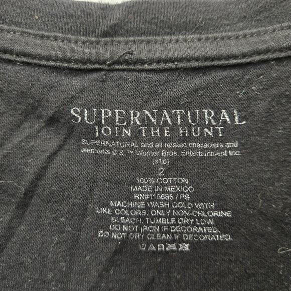 Supernatural Saving People Hunting Things Graphic Tee Size 2X - Picture 2 of 3